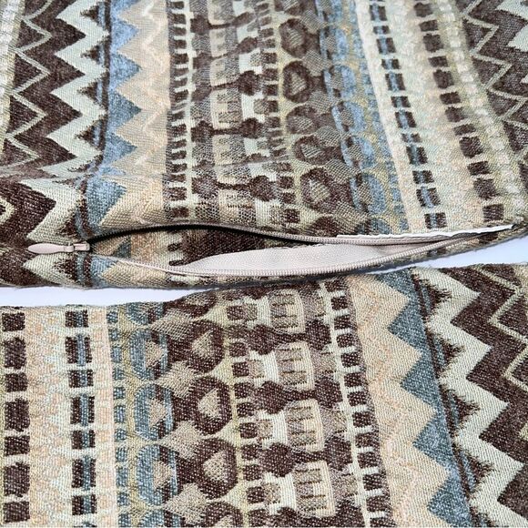 2 Abstract Patterned Pillowcase Covers w/Full Zipper at Bottom - Picture 3 of 4